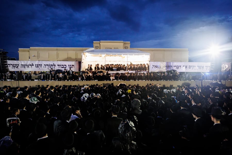 עוצמה אדירה בליקווד: רבבות קיבלו בהתרגשות את פני גדולי ישראל וראשי הישיבות | תיעוד